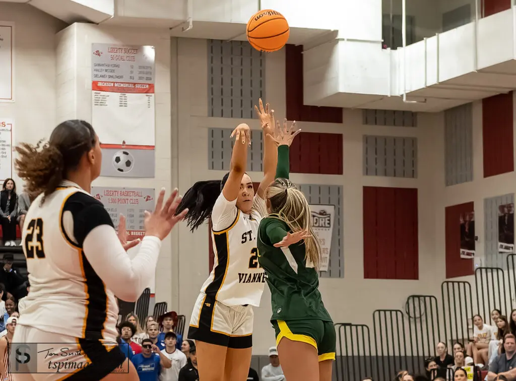 RBC Daniela Maletsky defending shot by Madison Kocis - Shore Sports Insider Maletsky helped hold St. John Vianney star Madison Kocis to five points in RBC's victory. (Photo by Tom Smith/tspsportsimages.com) - RBC Daniela Maletsky defending shot by Madison Kocis