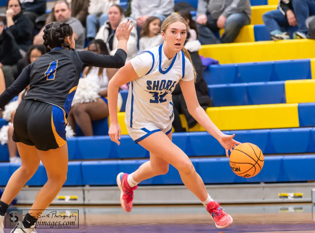 S Sydney Tilton 1 - Shore Sports Insider Sydney Tilton finished with a triple-double against Manchester. 1/20/26 Photo by Tom Smith - S Sydney Tilton 1