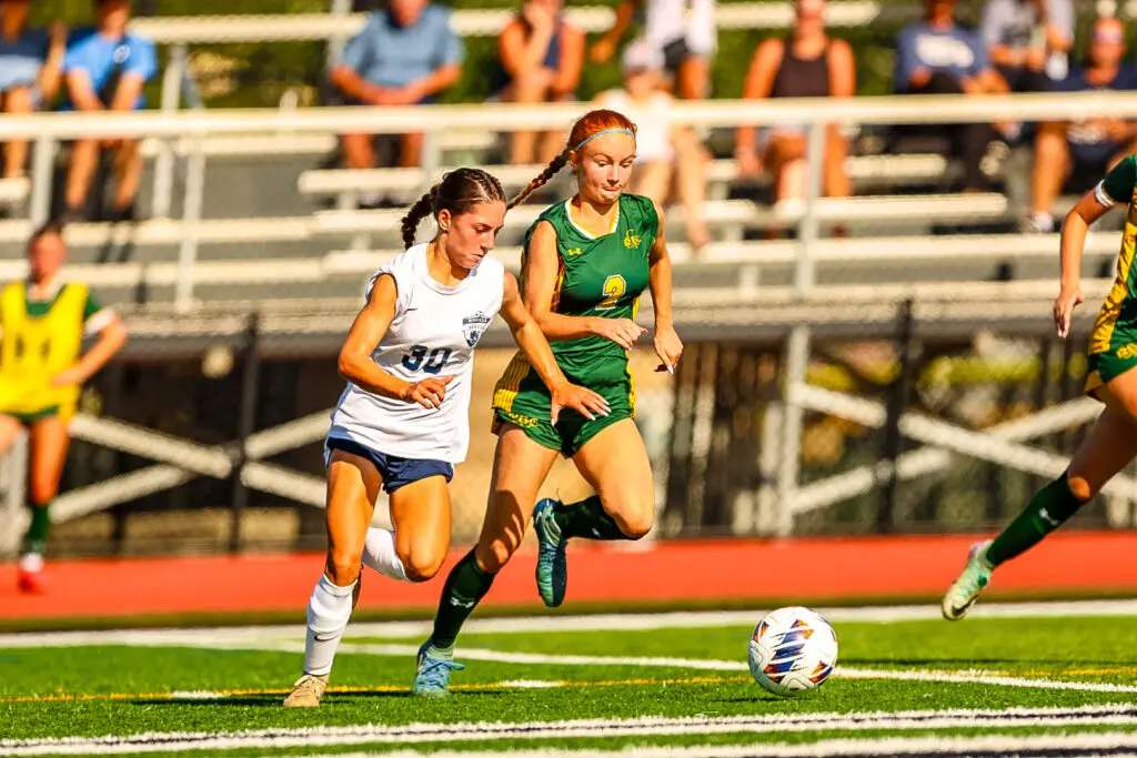HowellFarinick1 - Shore Sports Insider Isabella Farinick playing against No. 3 Red Bank Catholic at Count Basie Park in Red Bank. 9/3/26 (Photo by Samantha Mayer) - HowellFarinick1