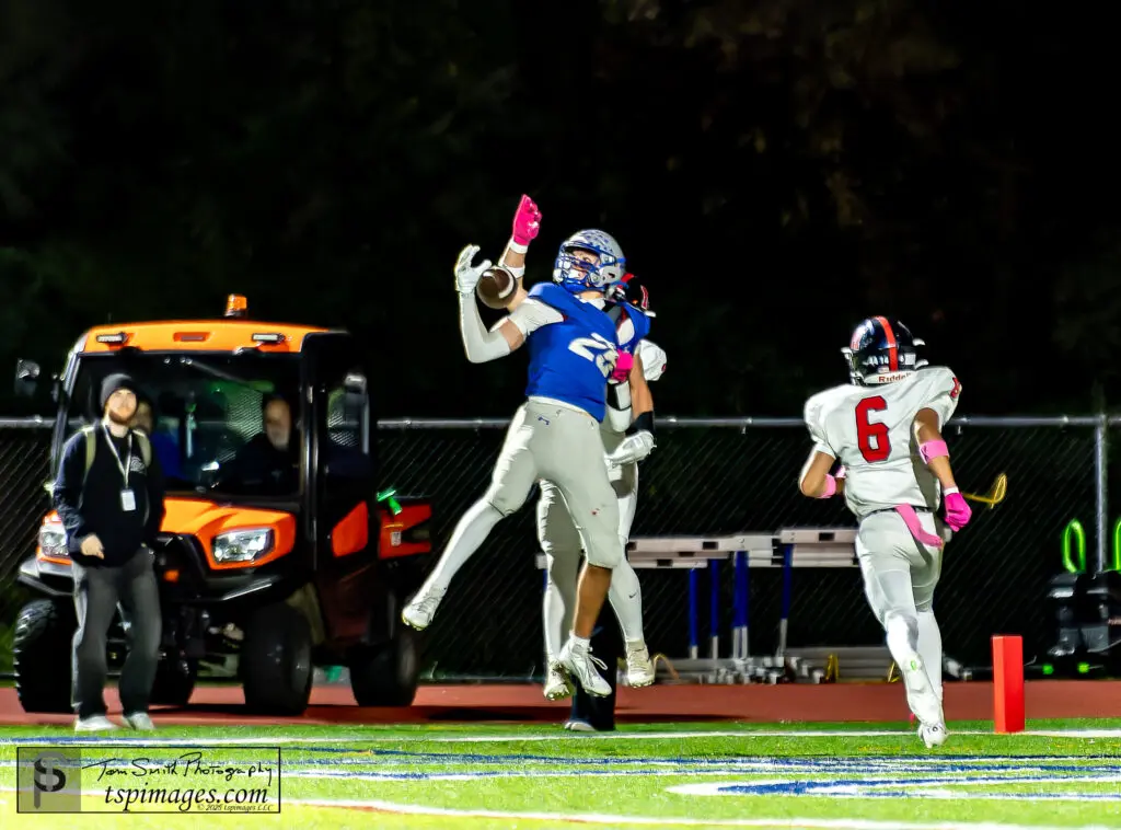 Holmdel Anthony Serini - Shore Sports Insider Holmdel wideout Anthony Serini makes a one-handed touchdown catch against Manalapan (Photo: Tom Smith | tspsportsimages.com) - Holmdel Anthony Serini