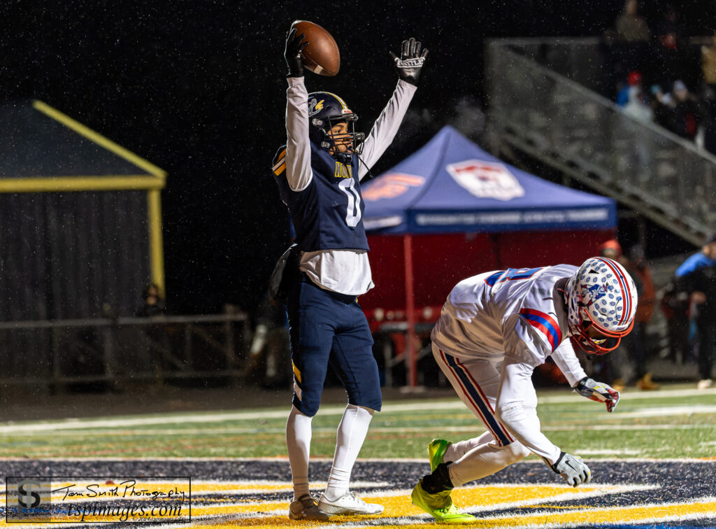 Toms River North senior Nasir Jackson celebrates his 50-yard touchdown reception vs. Washington Township. (Photo: Tom Smith | tspimages.com) - TRN Nasir Jackson 21-7