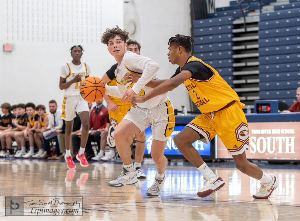 St. John Vianney senior Alex Jurado, defended by Central's Devont King-Reilly at the 2023 WOBM Christmas Classic. (Photo: Tom Smith | tspimages.com) - Central vs SJV