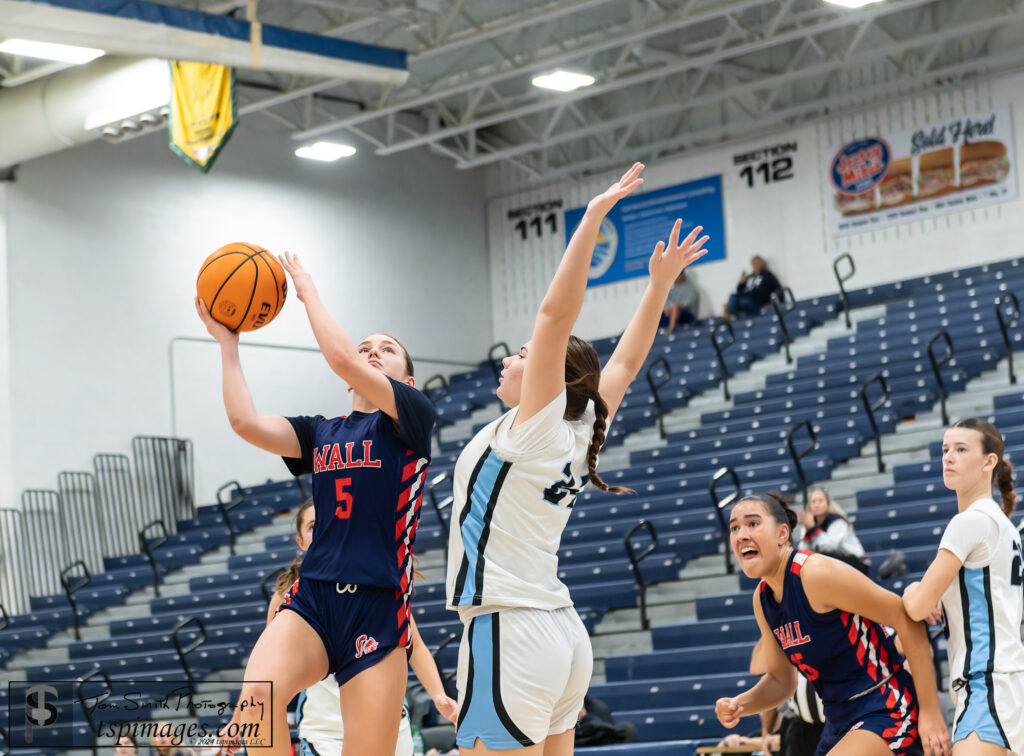 Sophomore Erin McBarron scored 7 straight points to close out the 3rd quarter. (Photo by Tom Smith) - Wall vs TRE-1