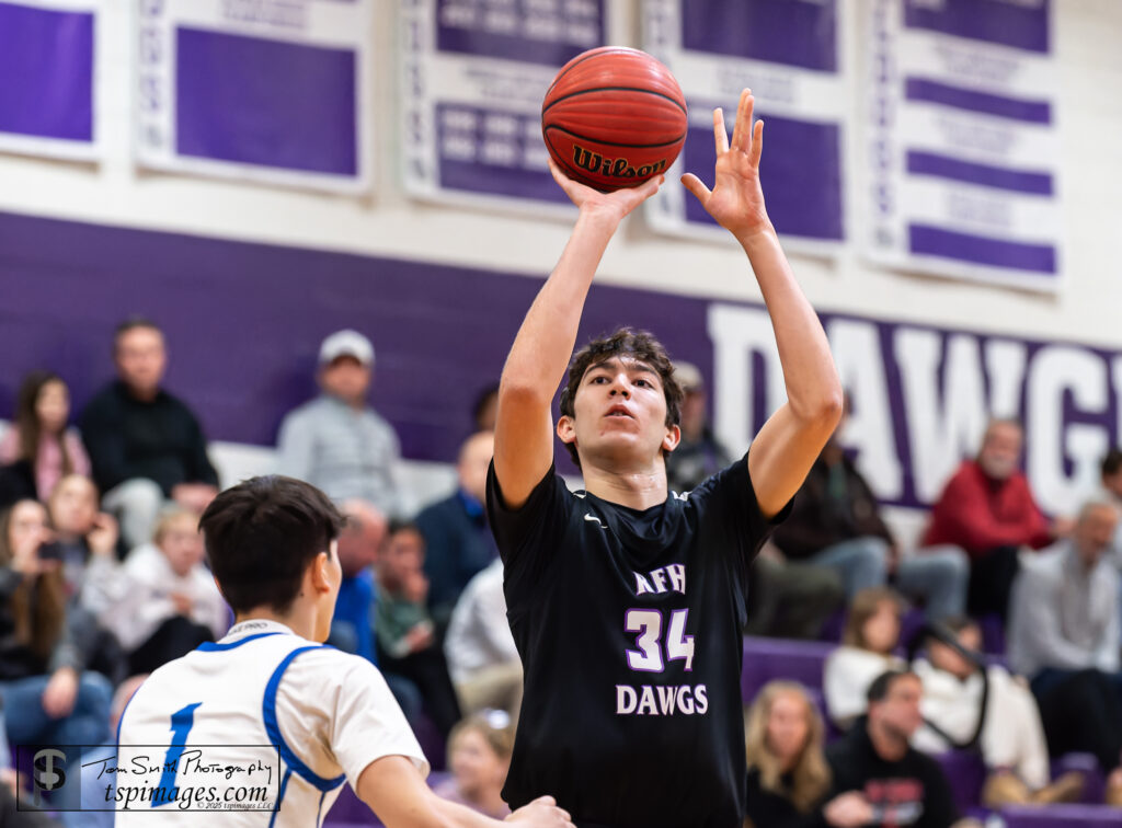 Rumson-Fair Haven junior Luke Cruz. (Photo: Tom Smith | tspimages.com) - RFH Luke Cruz