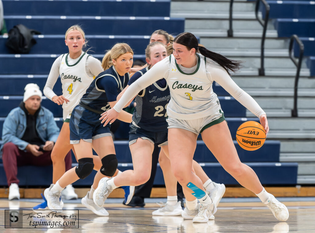 Tessa Carman working against Manasquan in the SCT semifinal at RW Barnabas. 2/18/25. Photo by Tom Smith - SCT Semi RBC Tessa Carman