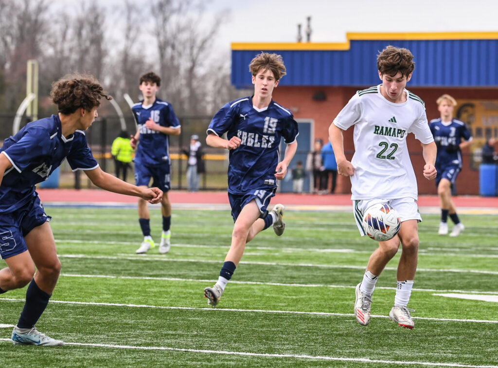 Ramapo Jacob Preziosi - Shore Sports Insider Ramapo junior Jacob Preziosi, with Middletown South junior Brody Illingworth (left) and sophomore Luke Strukiewicz (19) tracking him. (Photo: Tom Smith | tspsportsimages.com) - Ramapo Jacob Preziosi