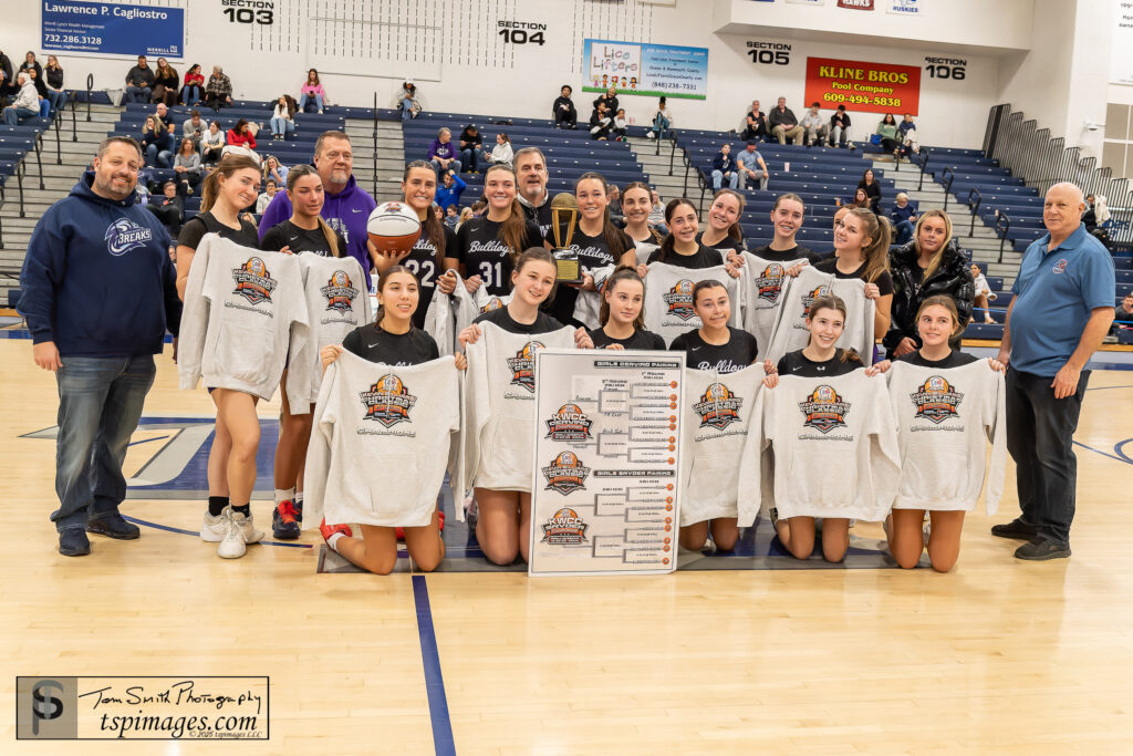 RFH Team - Shore Sports Insider Rumson won the Ray Cervino Bracket in the KWCC. 12/30/25. Photo by Tom Smith - RFH Team