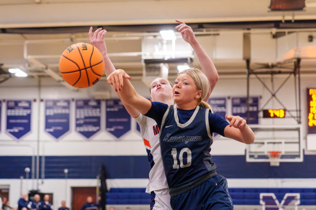 Manasquan Shannon Looney - Shore Sports Insider Manasquan's Shannon Looney deflects a pass (Photo by Patrick Olivero) - Manasquan Shannon Looney