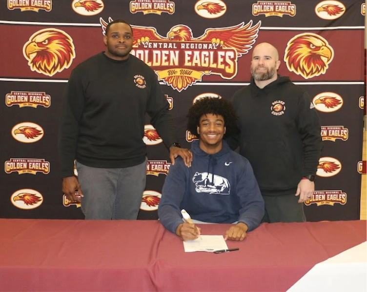 Elijah Reeder signing - Shore Sports Insider Central's Elijah Reeder signs with Penn State. (Photo courtesy of Jarrett Pidgeon) - Elijah Reeder signing