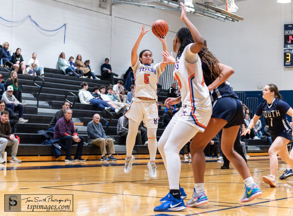 Keansburg- Gianna Bettinger - Shore Sports Insider Keansburg guard Gianna Bettinger (Photo by Tom Smith | tspsportsimages.com) - Keansburg- Gianna Bettinger